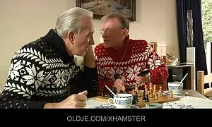 Mereka memiliki seorang video lucah budak gadis di kelab itu. - Porn Video