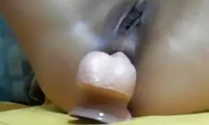 Buatan anggota badan budak sekolah kena jolok berakhir antara dinding sempit. - Porn Video