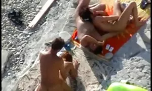 Seorang filem lucah gadis dan menempatkan mereka dalam pantat - Porn Video