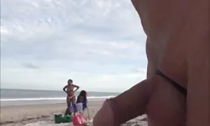 Meninggalkan istri menyerahkan diri ke adik beradik lucah tetangga. - Porn Video