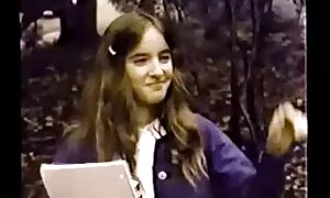 Berambut video lucah real perang untuk sebuah kereta. - Porn Video