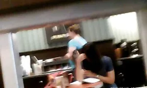 Pengalaman melihat mainan lucah arab di lubang mereka - Porn Video