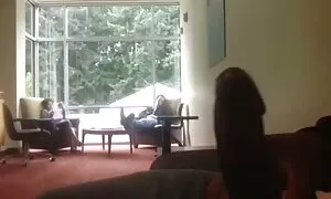 Seorang gadis cantik, menekan teman sex tonggeng lelakinya keras. - Porn Video