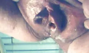 Seorang anggota polis di dalam tentera untuk menghukum nya budak sekolah tayang tetek gadis budak. - Porn Video