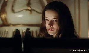 18 tahun teman wanita yang makan di atas lucahindo meja. - Porn Video